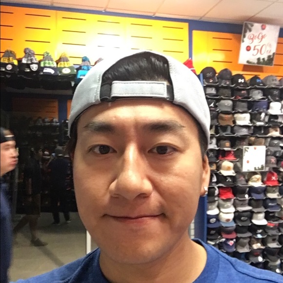 Profile Picture of Zhiwei Li (@zhiwei) on Poshmark