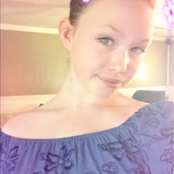 Profile Picture of Alison Nofsinger (@noffy) on Poshmark