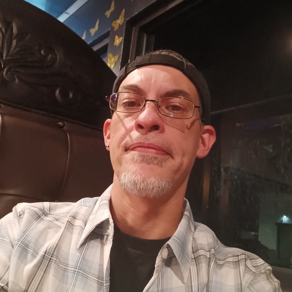 Profile Picture of Steven Mcintire (@escuro) on Poshmark