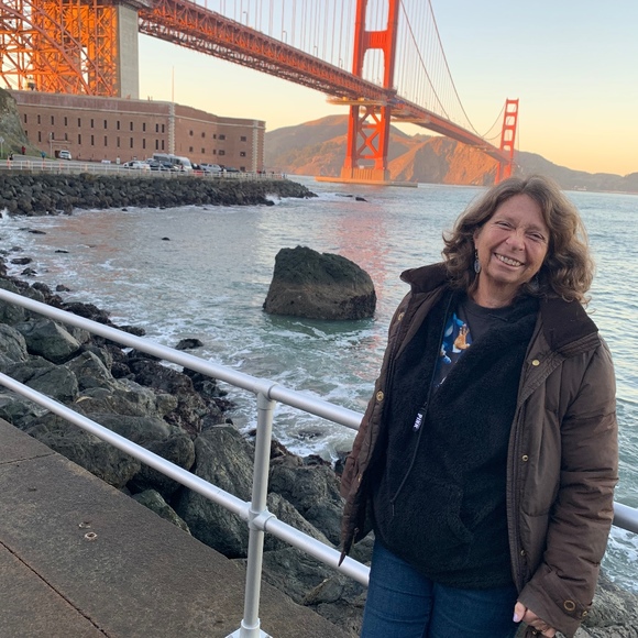 Profile Picture of Halina Quattrocchi (@hquattrocchi) on Poshmark