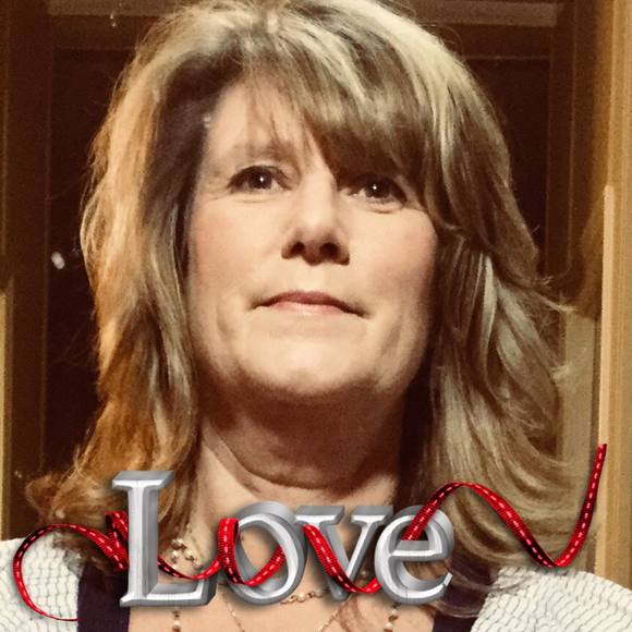 Profile Picture of Dawn Pace (@dawnidecor) on Poshmark