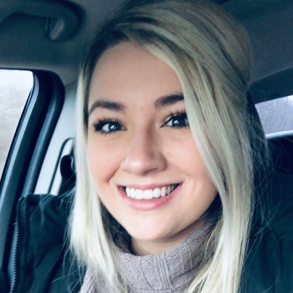Profile Picture of Maddison Mccoury (@mmccoury) on Poshmark
