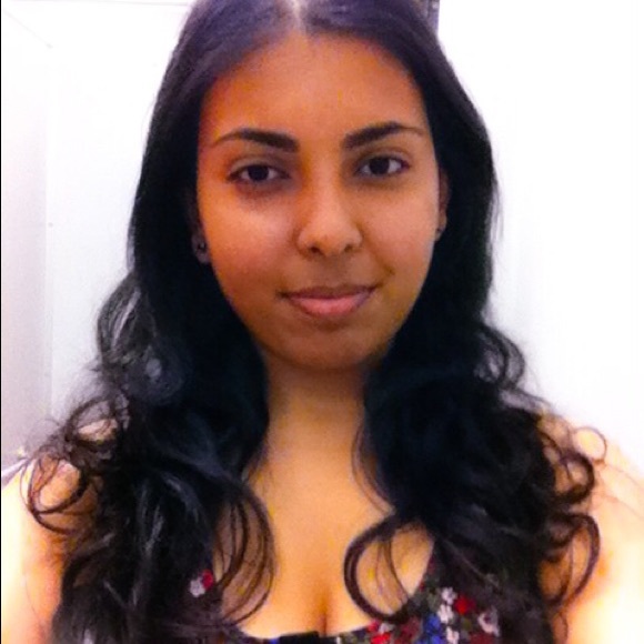 Profile Picture of Mellisa Dindyal (@mellisa_d) on Poshmark