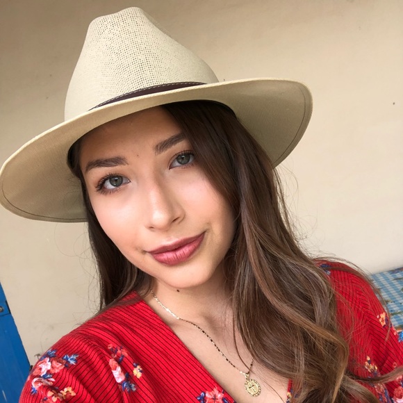 Profile Picture of Ana Lazos (@ana3lazos) on Poshmark