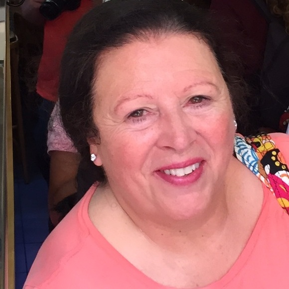 Profile Picture of Danelle Bunney (@danellevt) on Poshmark