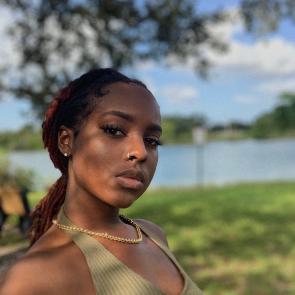 Profile Picture of Sabine Doliny (@sabinethegem) on Poshmark