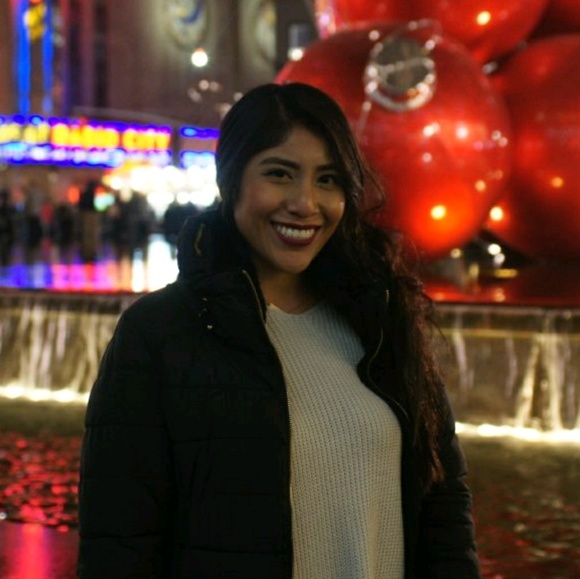 Profile Picture of Sol Morales (@sol_x3) on Poshmark