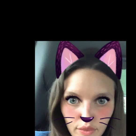 Profile Picture of Rebecca Schneider (@schnides021) on Poshmark