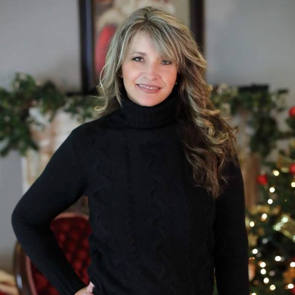 Profile Picture of Beverly Thompson (@thompsonbev71) on Poshmark