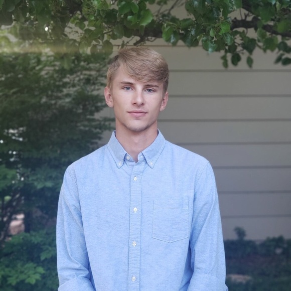 Profile Picture of Corey Hahn (@horeycahn) on Poshmark