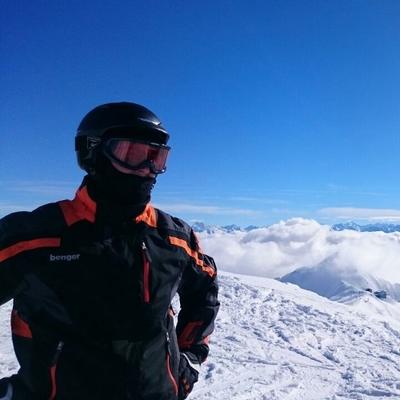 Profile Picture of Michael Lampert (@lumpiguitar) on Twitter