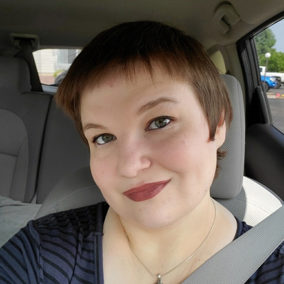 Profile Picture of Sarah Wurster (@lizzardrambles) on Poshmark