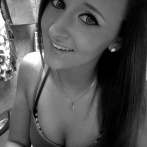 Profile Picture of Carlee Hunter (@carlee627) on Myspace