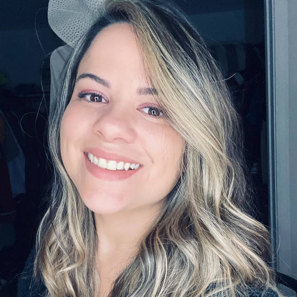 Profile Picture of Dianni Morris (@dianniminelli) on Poshmark
