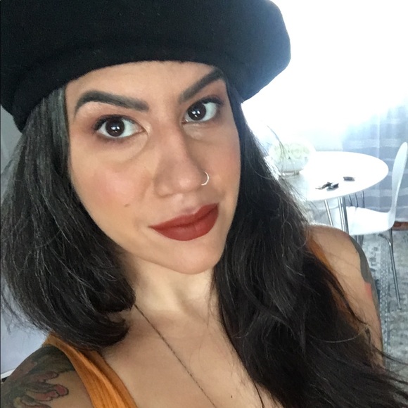 Profile Picture of Barbie Frudakis (@whoabarbie) on Poshmark