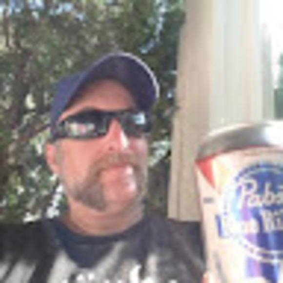 Profile Picture of Darren Reid (@darren_reid) on Poshmark
