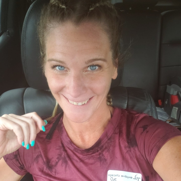 Profile Picture of Shannon Connerty (@shannonconnerty) on Poshmark