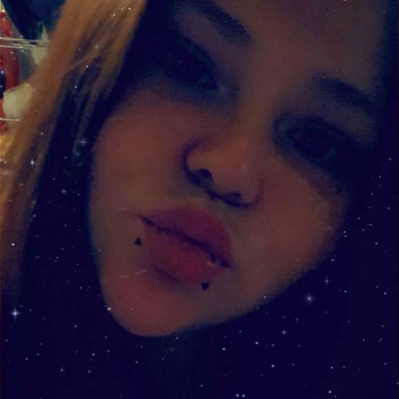 Profile Picture of Julie Turnbaugh (@julieturnbaugh) on Poshmark