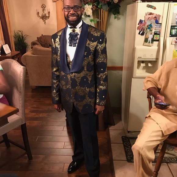 Profile Picture of Carl Hutton (@carlhutton) on Poshmark