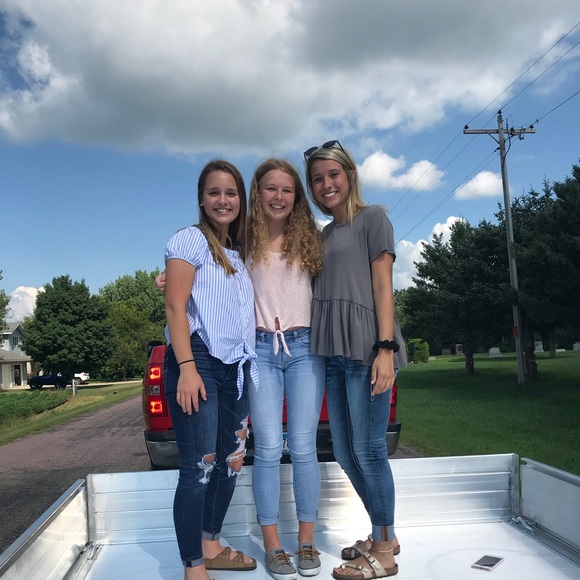 Profile Picture of Isabella Bicknase (@bellabicknase) on Poshmark