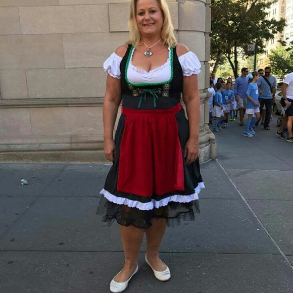 Profile Picture of Erika Goldsmith (@erikag66) on Poshmark