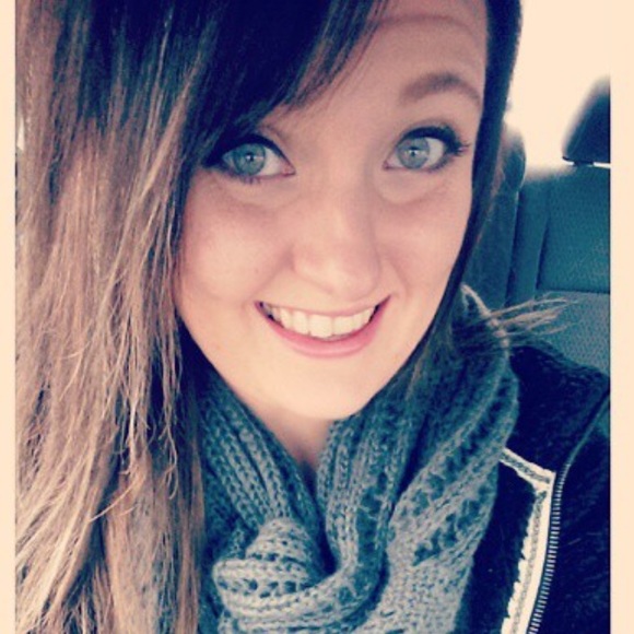 Profile Picture of Katelyn Cantrell (@kcantrell121015) on Poshmark