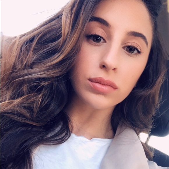 Profile Picture of Alexa Esposito (@alexaesposito) on Poshmark