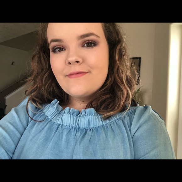 Profile Picture of Grace Pepiot (@gracepepiot_) on Poshmark