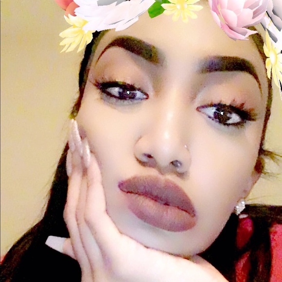 Profile Picture of Andrea Chung (@illdrea) on Poshmark
