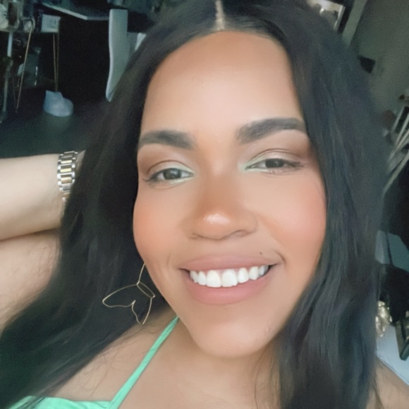 Profile Picture of Jann Adams (@janneiladams) on Poshmark