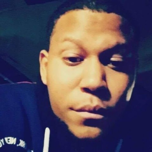 Profile Picture of Carlos Borges (@caluborges99799) on Poshmark