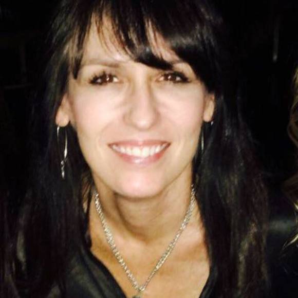 Profile Picture of Laura Donald (@lellend) on Poshmark