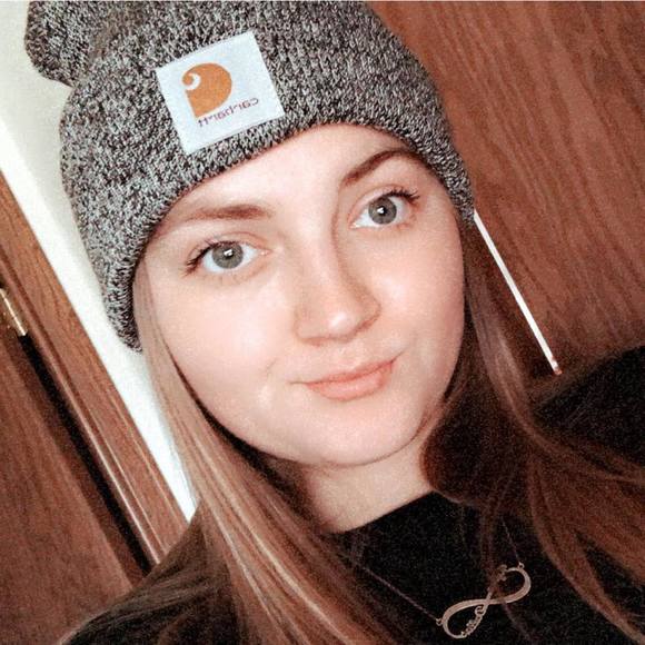 Profile Picture of Kylea Sandlin (@kylea12) on Poshmark