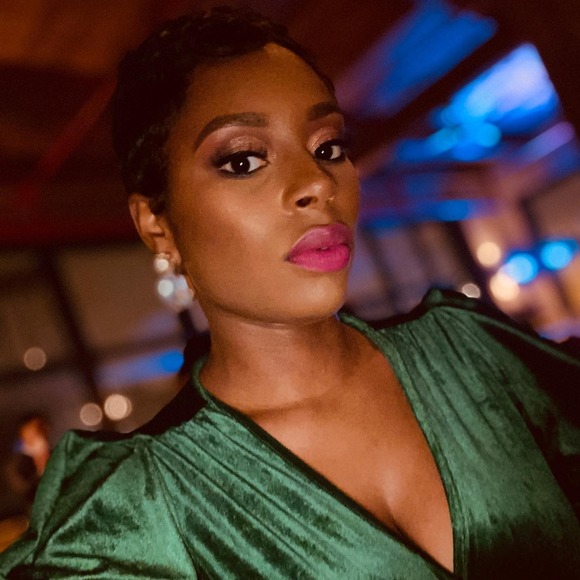 Shenetha Gholston - Poshmark Profile Picture of Shenetha Gholston (@ssgholston) on Poshmark