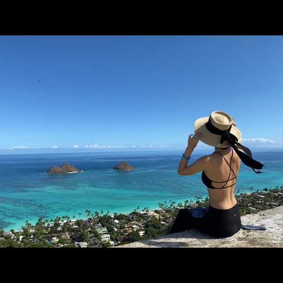 Profile Picture of Chloe Kim (@chloesukim) on Poshmark