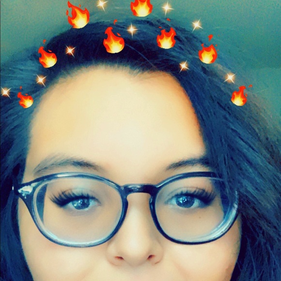 Profile Picture of Alyson Sirmon (@alyyysir) on Poshmark