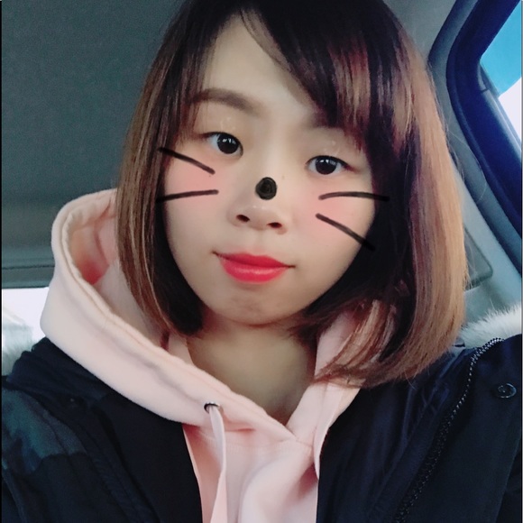 Profile Picture of Jing jing Ren (@vivian0990) on Poshmark