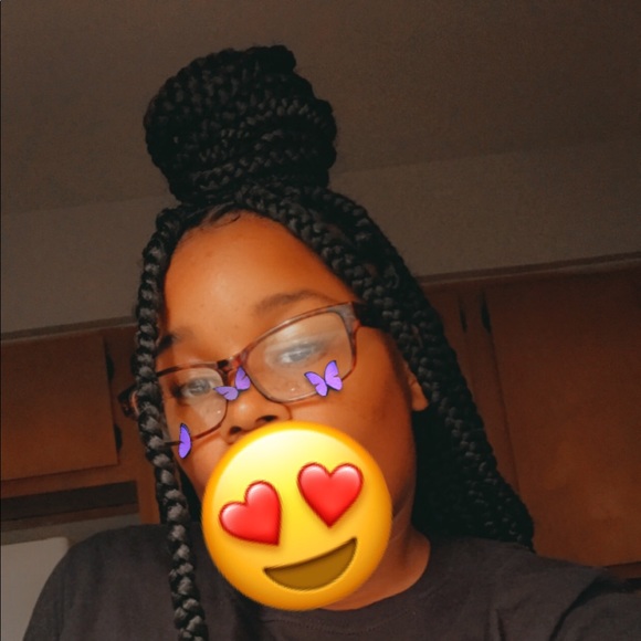 Profile Picture of Samyra Parrott (@samyraaa21) on Poshmark