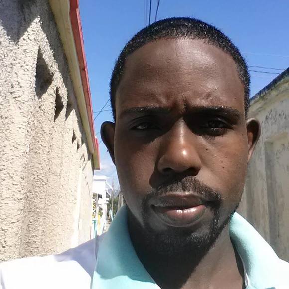 Profile Picture of Antonio Reid (@kemar2k6) on Poshmark