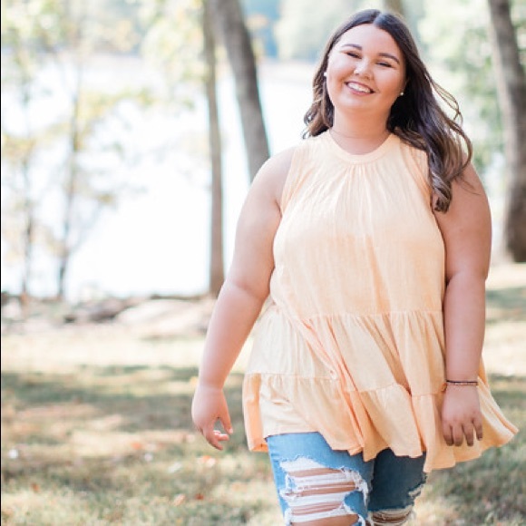 Reagan Mccalister - Poshmark Profile Picture of Reagan Mccalister (@reaganmcc_16) on Poshmark