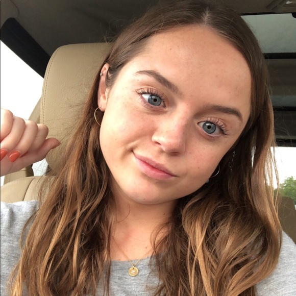 Profile Picture of Savannah Boazman (@savannahjeanb) on Poshmark