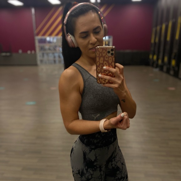 Profile Picture of Danielle Nobles (@anchorofhope619) on Poshmark