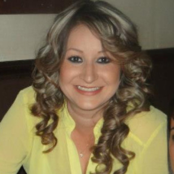 Profile Picture of Lucy Mata (@chacalosa) on Poshmark