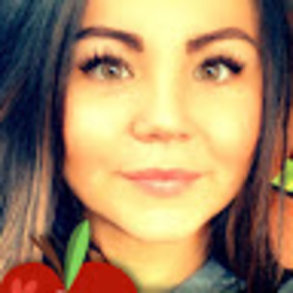 Profile Picture of Vanessa Groce (@vanessagroce) on Poshmark