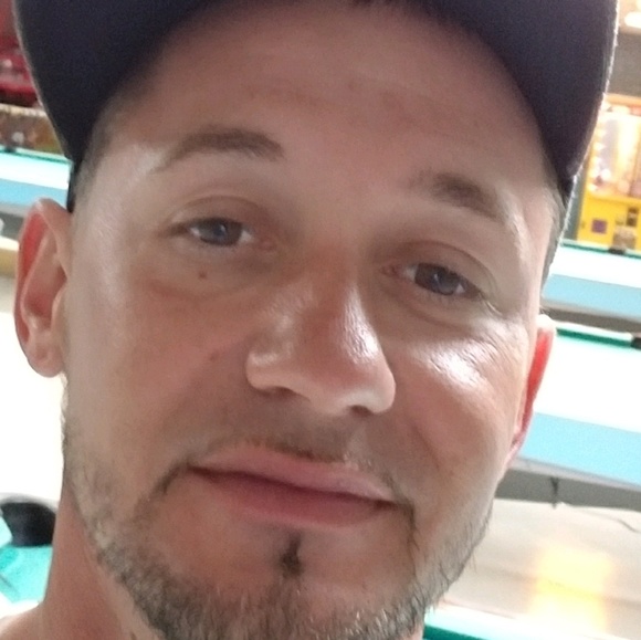 Profile Picture of Steven Drumm (@stevendrumm) on Poshmark