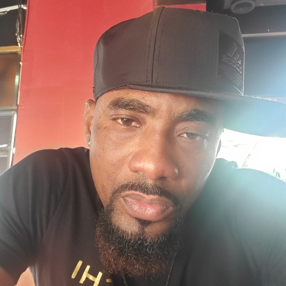 Profile Picture of Corey Davis (@stalliondavis80) on Poshmark