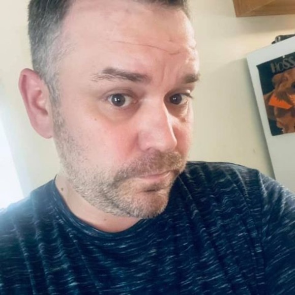 Profile Picture of Eric Putman (@esputman77) on Poshmark