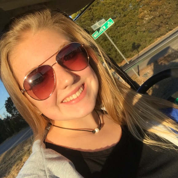 Profile Picture of Haley Humphreys (@haleyhumphreyss) on Poshmark