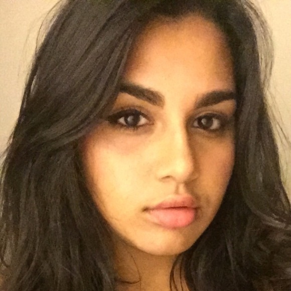 Profile Picture of Monisha Pillai (@monisha98) on Poshmark