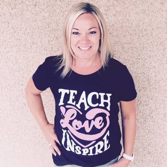 Profile Picture of Lorraine Larson (@lorrainemlane) on Poshmark